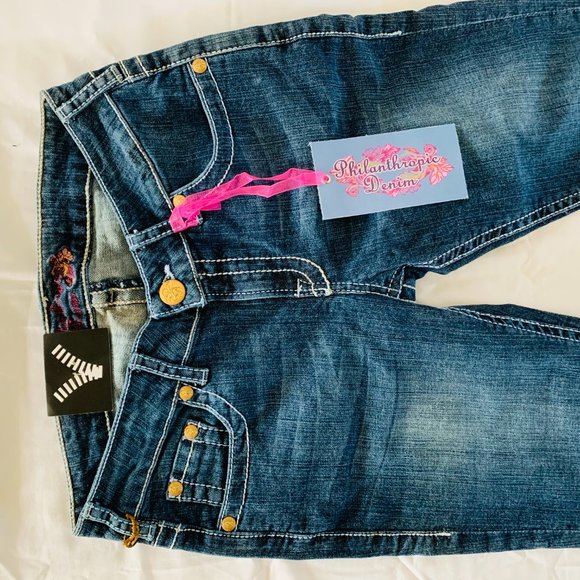 2/$20✨NWT Womens Basic Capri Various Sizes - Picture 2 of 4